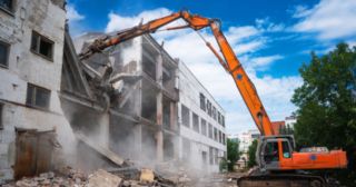 Промышленный демонтаж зданий Энгельс, цена от 2988 руб.